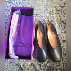 EMPRESS Brand Comfi Flats New in Box